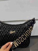 کیف دوشی زنانه مدل هوبو مشکی با بند حروف فلزی (طرح موسکینو) - Image 5