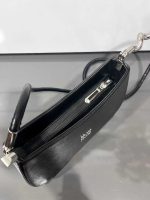 کیف  پاسپورتی دوشی زنانه مدل Miu Miu طراحی مینیمال - Image 3