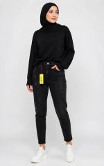 شلوار جین زنانه سایز بزرگ مدل مام‌فیت مشکی  (Distressed Black Jeans)**