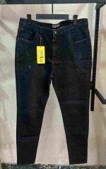 شلوار جین زنانه سایز بزرگ مدل مام‌فیت مشکی  (Distressed Black Jeans)** - Image 4